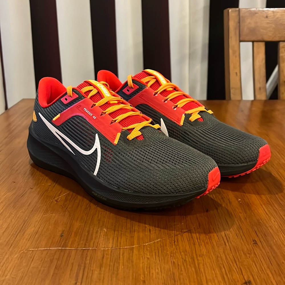 Nike Air Pegasus 40 NFL Kansas City Chiefs Shoes Sneakers DZ5985 001 Mens Size 9